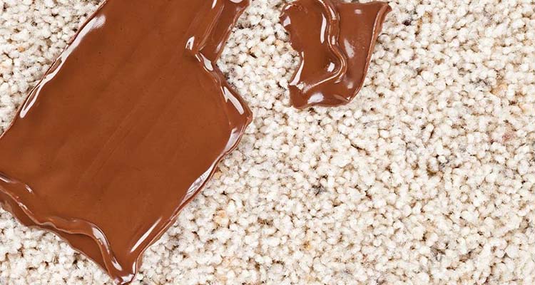 پاک کردن لکه شکلات از فرش